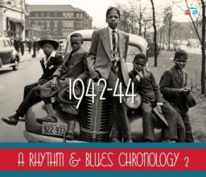 Various Artists - A Rhythm & Blues Chronology 2: 1942 ryhmässä ME SUOSITTELEMME / Joululahjavinkki: CD @ Bengans Skivbutik AB (1060846)