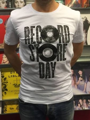 Record Store Day - T-Shirt White (M) ryhmässä MERCH @ Bengans Skivbutik AB (1966276)