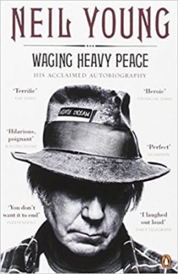 Neil Young - Waging Heavy Peace. His Acclaimed Autobiography ryhmässä ME SUOSITTELEMME / Musiikkikirjat @ Bengans Skivbutik AB (2474330)