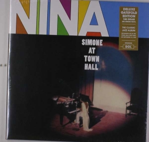 Simone Nina - At Town Hall (Gatefold Cover) ryhmässä VINYYLI @ Bengans Skivbutik AB (2849121)