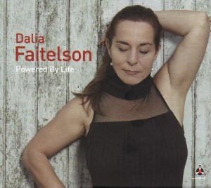 Faitelson Dalia - Powered By Life ryhmässä CD @ Bengans Skivbutik AB (3178348)