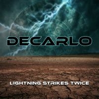 Decarlo - Lightning Strikes Twice ryhmässä ME SUOSITTELEMME / Joululahjavinkki: CD @ Bengans Skivbutik AB (3709347)