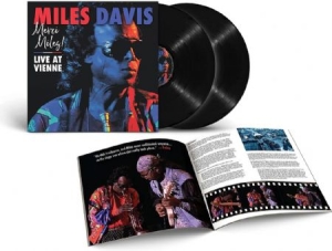 MILES DAVIS - MERCI MILES! LIVE AT VIENNE (V ryhmässä Minishops / Miles Davis @ Bengans Skivbutik AB (4011062)