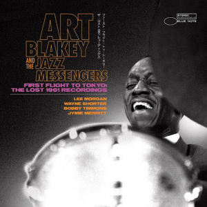 Art Blakey & The Jazz Messengers - First Flight To Tokyo: The Lost 196 ryhmässä ME SUOSITTELEMME / Klassiska lablar / Blue Note @ Bengans Skivbutik AB (4066862)