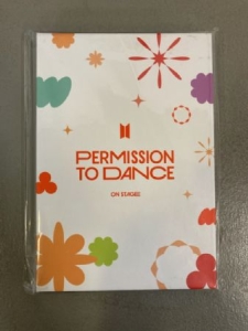 BTS - BTS - PERMISSION TO DANCE POSTCARD BOOK ryhmässä MERCH @ Bengans Skivbutik AB (4278198)