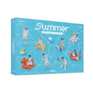 ATEEZ - 2023 SUMMER PHOTOBOOK + Random Photocard ryhmässä Minishops / K-Pop Minishops / ATEEZ @ Bengans Skivbutik AB (4402229)