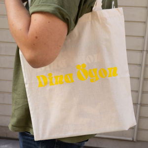 Dina Ögon - Totebag - Natural with yellow Logo ryhmässä Minishops / Dina Ögon Shop @ Bengans Skivbutik AB (4410138)