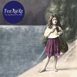 First Aid Kit - Big Black & The Blue ryhmässä ME SUOSITTELEMME / Bengans Henkilökunnan Vinkit / Takaisin Blåkullaan @ Bengans Skivbutik AB (496387)