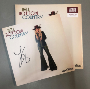 Lainey Wilson - Bell Bottom Country (2LP inkl Signerat Kort) ryhmässä Minishops / Lainey Wilson @ Bengans Skivbutik AB (5522641)