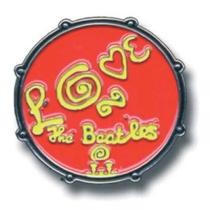 The Beatles - Drum Love Logo Pin Badge ryhmässä MERCHANDISE @ Bengans Skivbutik AB (5537429)