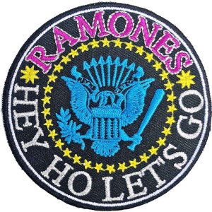 Ramones - Hey Ho Let's Go V2 Woven Patch ryhmässä MERCHANDISE @ Bengans Skivbutik AB (5538330)