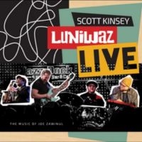 Kinsey Scott - Luniwaz - Live: The Music Of Joe Za ryhmässä ME SUOSITTELEMME / Perjantain julkaisut / Fredag den 23:e augusti @ Bengans Skivbutik AB (5549012)