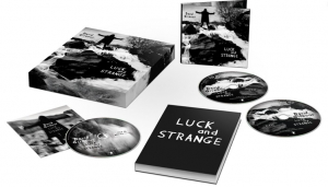 Gilmour David - Luck And Strange (Deluxe 2Cd+Bd Set) ryhmässä ME SUOSITTELEMME / Perjantain julkaisut / Fredag den 6:e september 2024 @ Bengans Skivbutik AB (5556352)