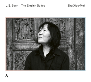 Zhu Xiao-Mei - J. S. Bach: The English Suites ryhmässä ME SUOSITTELEMME / Perjantain julkaisut / Fredag den 4:e oktober 2024 @ Bengans Skivbutik AB (5562621)