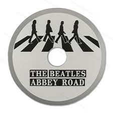 The Beatles - Abbey Road 45 Adaptor ryhmässä Vinyylitarvikkeet / Övrigt @ Bengans Skivbutik AB (5573629)