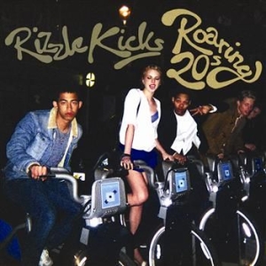 Rizzle Kicks - Roaring 20S ryhmässä CD / CD RnB-Hiphop-Soul @ Bengans Skivbutik AB (612848)