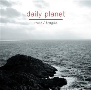 Daily Planet - Trust / Fragile ryhmässä Labels / Progress Productions @ Bengans Skivbutik AB (997587)