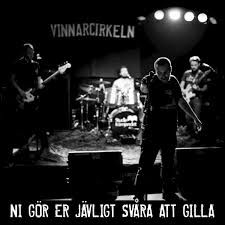 Vinnarcirkeln - Ni Gör Er Jävligt Svåra Att Gilla ryhmässä CD @ Bengans Skivbutik AB (2165235)